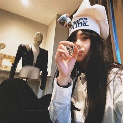 蜂蜜罐上的圣玛利 海报